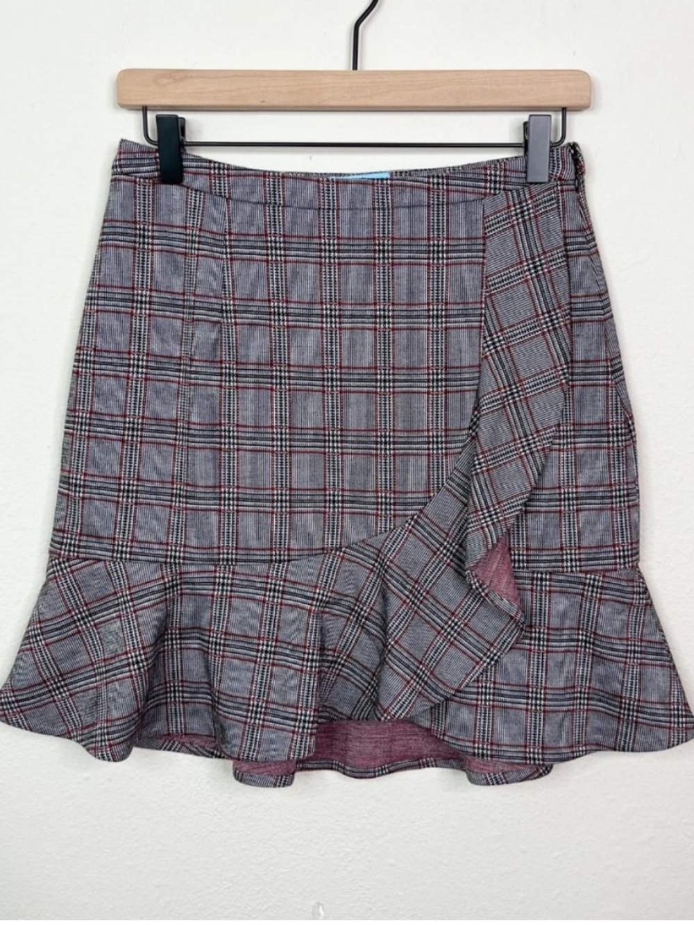 CeCe Grey Maroon Plaid Mini Skirt Size 4 Faux Wrap Ruffle Detail Houndstooth